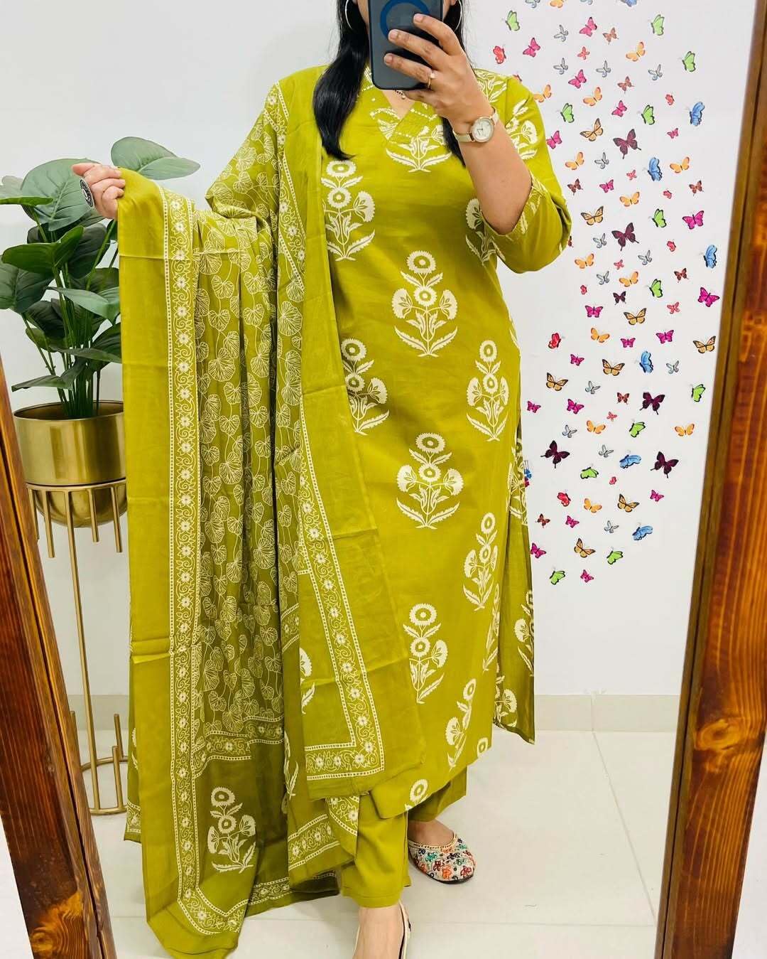 Rangnavi Women's Floral Printed Stright Kurta with Pant & Dupatta Set | Kurta Set - image 2